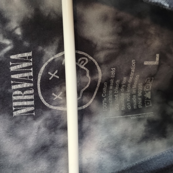 Hot Topic Nirvana Vintage Style Graphic Tee Unisex Medium - Picture 4 of 4